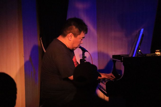 TriPianista4 tanigon playing